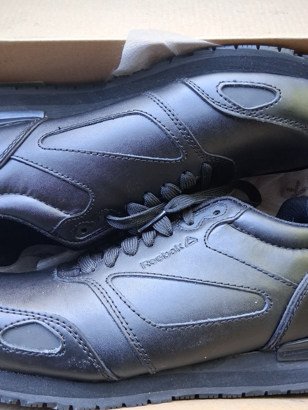 Reebok Men's Classic Black Leather Sneaker